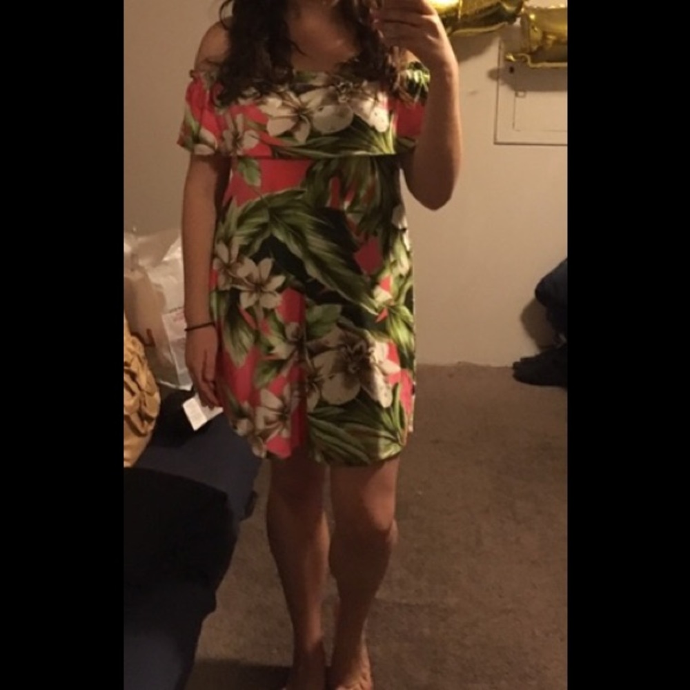 Off Shoulder Dress - Picture 3 of 7